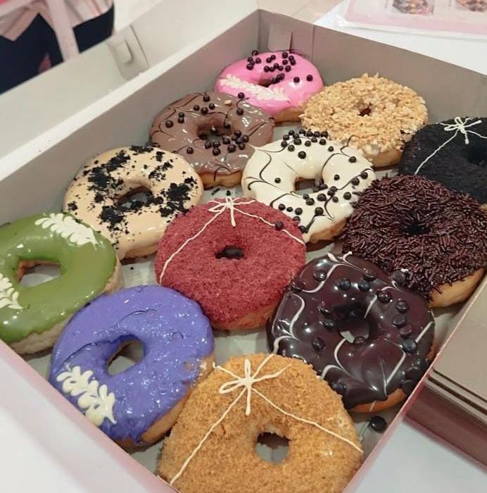 Donat topping isi 12